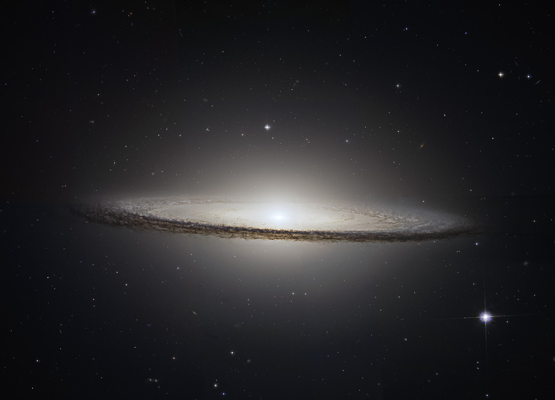 M104 - The Sombrero Galaxy - Hubble Legacy Archive