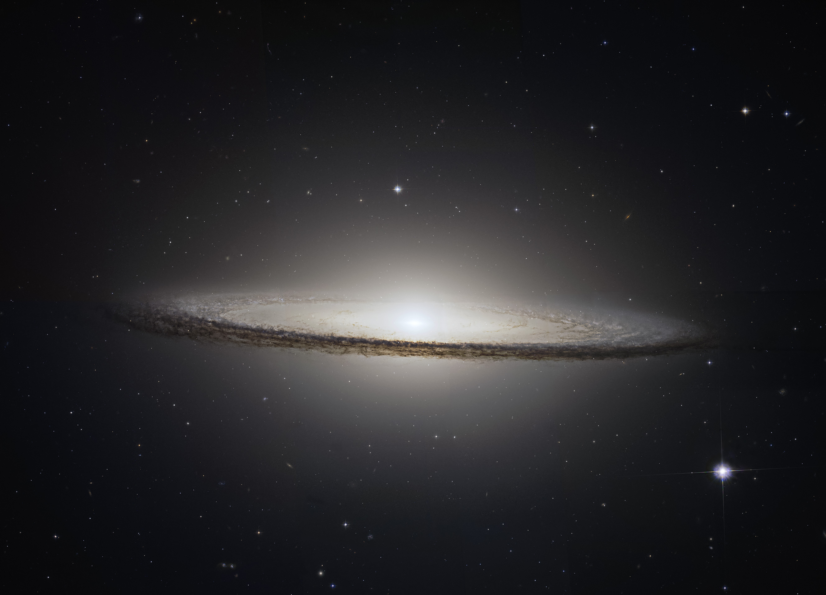 M104 - Hubble Legacy Archive Image