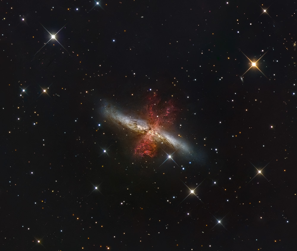 M 82